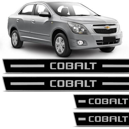 Adesivo Soleira Resinado Chevrolet Cobalt 2012 a 2018 Preto com Grafia Cromada Excelente Fixação