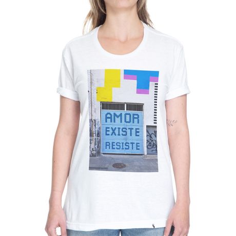 Amor, Existe, Resiste - Camiseta Basicona Unissex