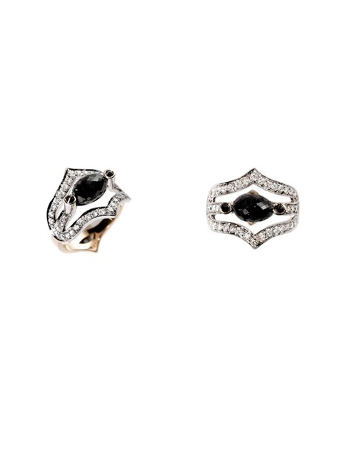 Anel Arabesco de Ouro Branco com Diamantes Negros e Brancos Aro 16