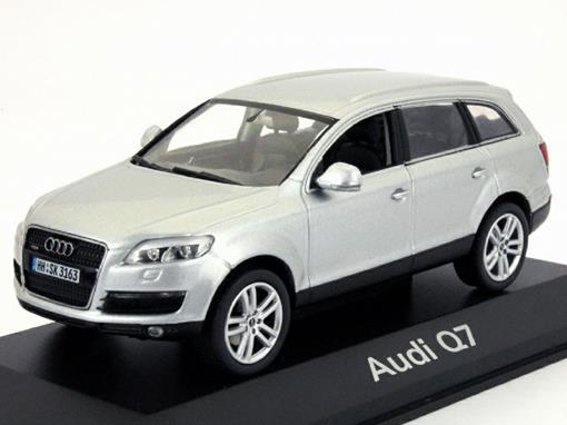 Audi: Q7 - Prata - 1:43 - Schuco 38693