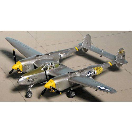 Aviao P-38L-5-LO Lightning - HOBBYBOSS