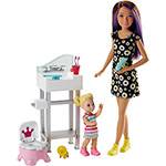 Barbie Babysitter Banheiro com o Bebê - Mattel