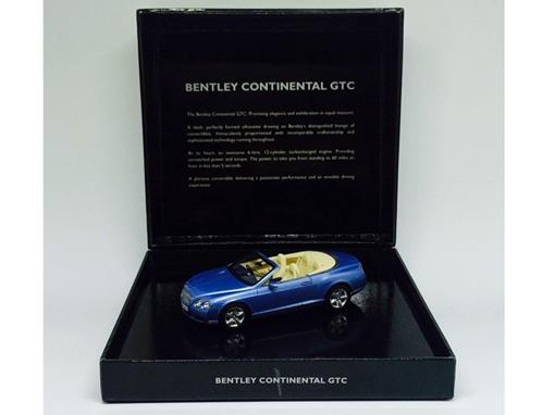 Bentley: Continental GTC - Conversível - Azul - 1:43 - Minichamps 021048