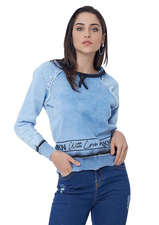 Blusa Jeans com Estampa e Detalhes Desfiados