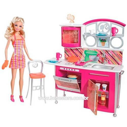 Boneca Barbie com Comodos da Casa - Piscina e Churrasco