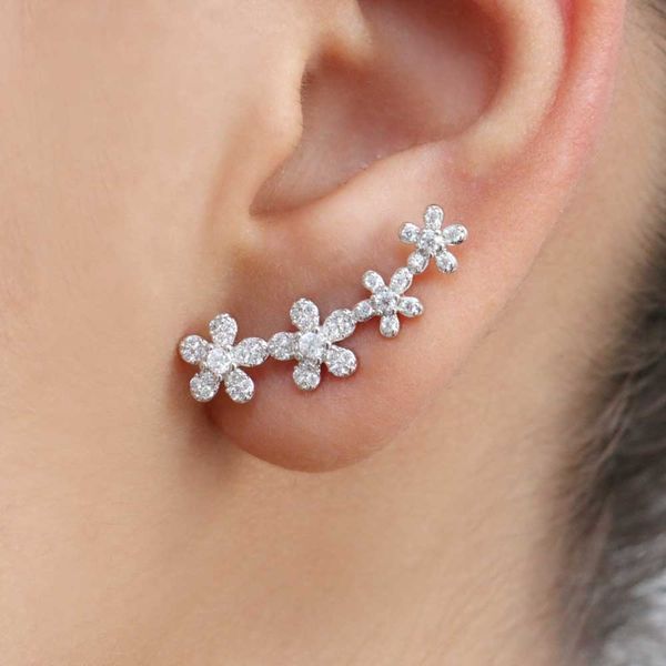 Brinco Ear Cuff Semi Jóia Flores Cravejada em Zircônia Ródio Cristal