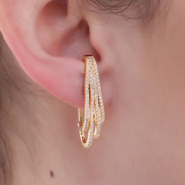 Brinco Ear Hook Cravejado em Zircônias Dourado Cristal