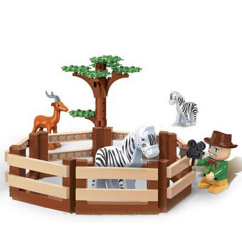 Brinquedo Safari Cercado de Animais 112 Peças 6661 - Banbao