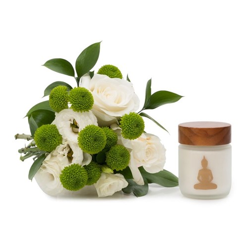 Buquê Bianco com Flores Brancas P + Vela Aromática Yoga