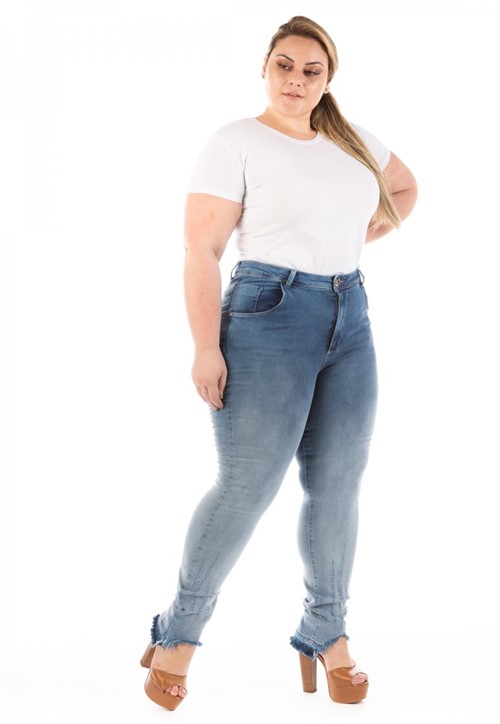 Calça Feminina Jeans Slin com Puídos e Barra Desfiada Plus Size