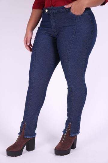 Skinny Jeans com Abertura na Barra Plus Size 48