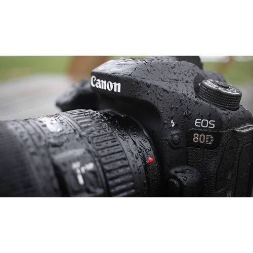 Canon 80D Kit Premium 18-55 + 50mm + Bolsa + Cartão 32GB + Mini Tripé + Kit Limpeza