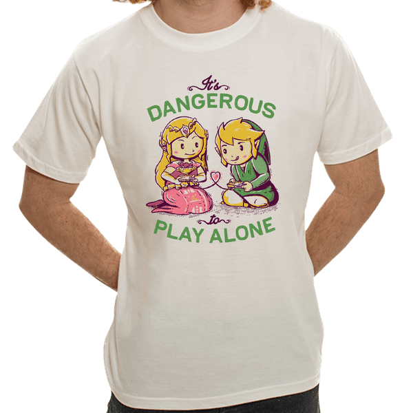Camiseta Its Dangerous To Play Alone - Masculina - P
