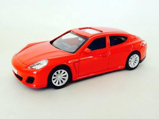 Miniaatura Carro Porsche Panamera Turbo 1:43 California Junior