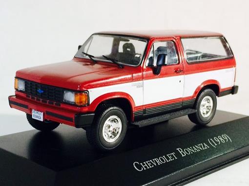 Miniatura Carro Chevrolet Bonanza (1989) - Vermelho e Branco - 1:43 - Ixo 130455