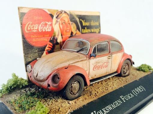 Miniatura Diorama VW Fusca 1985 Customizado Coca Cola 1:43 Ixo