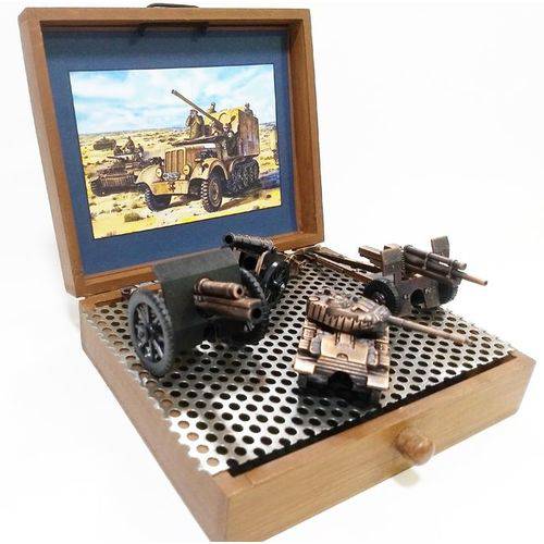 Miniaturas Decorativas de Artilharia Terrestre de Época com Tanque de Guerra em Metal