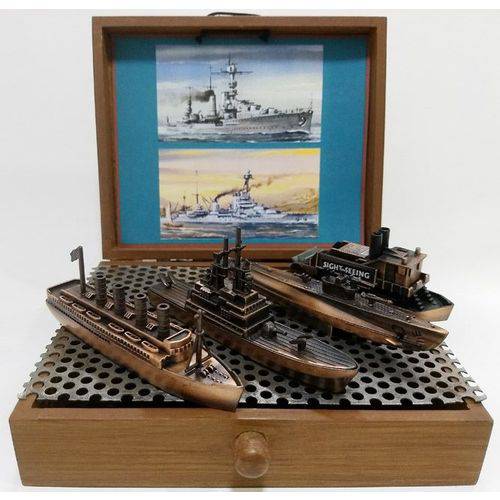 Miniaturas Decorativas de Embarcações de Época com Fragata em Metal