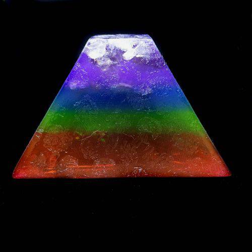 Orgonite Pirâmide Sem Ponta Colorida Cristal e Cobre