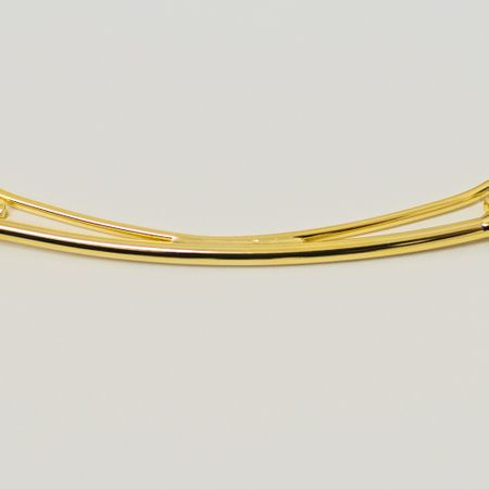 Prendedor de Colarinho Dourado com Design em Curva