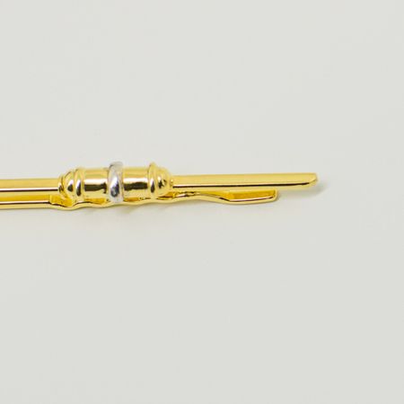 Prendedor de Gravata Dourado Detalhe Prata Formato em Capsula