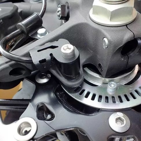 Protetor Sensor ABS SCAM Suzuki V-STROM 1000 2014 em Diante Preto