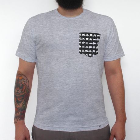 Space Invaders - Camiseta Clássica com Bolso Masculina