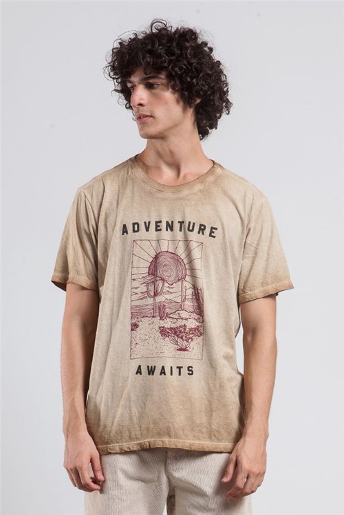 T-shirt Adventure Awaits Caqui M
