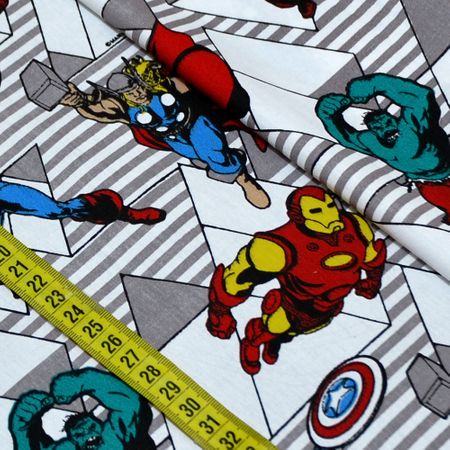 Tecido Estampado para Patchwork - Marvel: Vingadores Retrô (0,50x1,50)