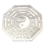 Baguá Yin Yang Acrílico Espelhado Prateado Branco 15cm