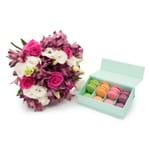Buquê Luxo com Flores Brancas, Rosas e Roxas G + Macarons