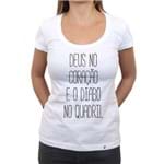 Deus no Coração - Camiseta Clássica Feminina