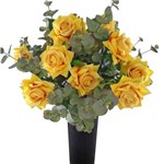 Kit 12 Rosas Amarelas Aveludadas com Folhagens de Eucalipto