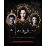 Livro - The Twilight Saga: The Complete Film Archive - Memories, Mementos, And Other Treasures From The Creative Team Behind The Beloved Motion Pictures