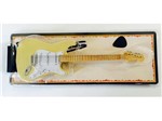 Miniatura de Guitarra Stratocaster - Creme (Blister) - 1:4 -TudoMini 1410170