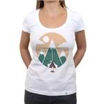 Mountain Tent - Camiseta Clássica Feminina