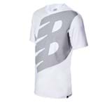New Balance | Camiseta de Manga Curta Essentials Logo Tee Masculina Branca - P