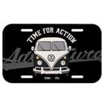 Placa de Carro Metal Volkswagen Kombi Time For Action Preta