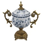 Potiche em Porcelana com Pintura Floral Azul e Apliques Arabescos em Bronze