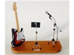 Set Miniatura de Guitarra Stratocaster + Partitura + Microfone (Sun Burst) - 1:4 - TudoMini 1410155