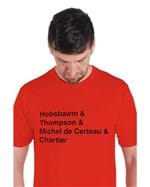 T-shirt Historiadores Helvética Vermelha