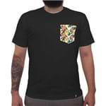 Tropical Fundo Bege - Camiseta Clássica com Bolso Masculina