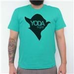 Yoda Is God - Camiseta Clássica Masculina